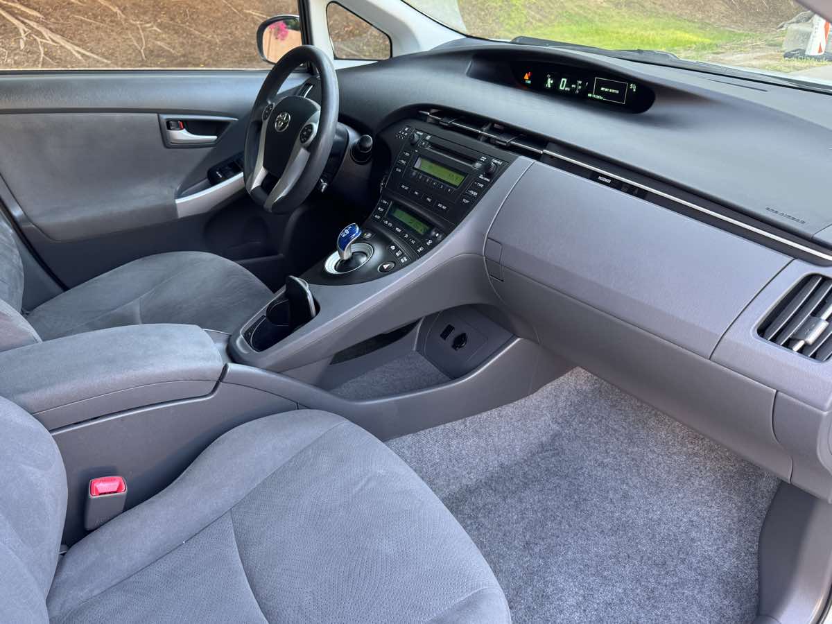 2010 Toyota Prius I SE photo 34