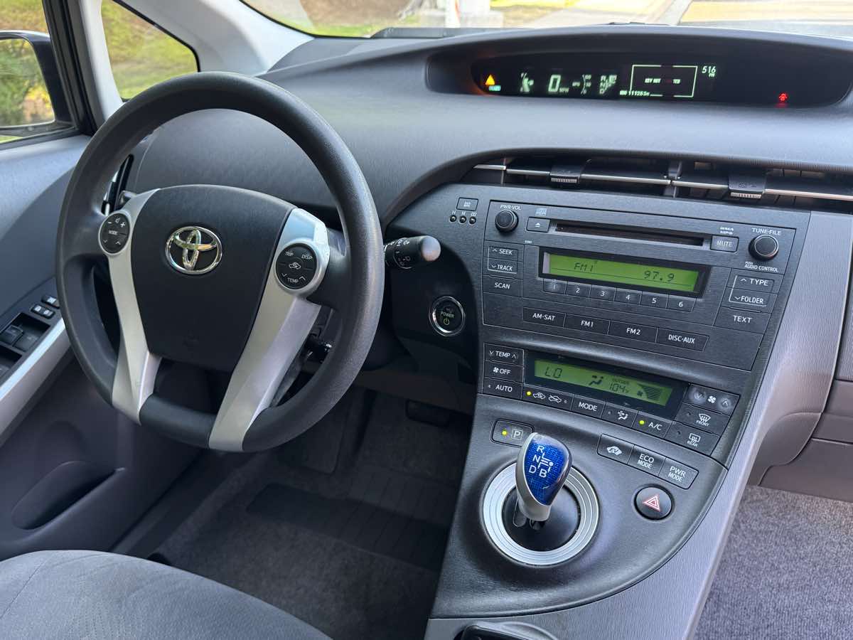 2010 Toyota Prius I SE photo 35