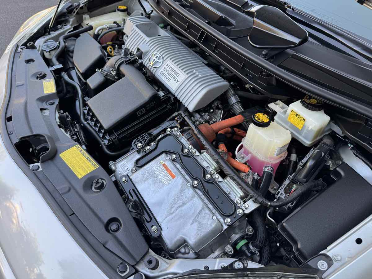 2010 Toyota Prius I SE photo 37