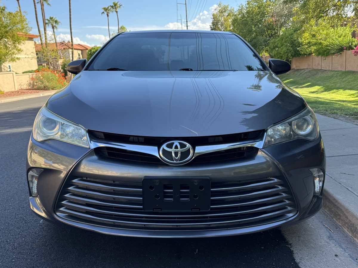 2015 Toyota Camry LE photo 3