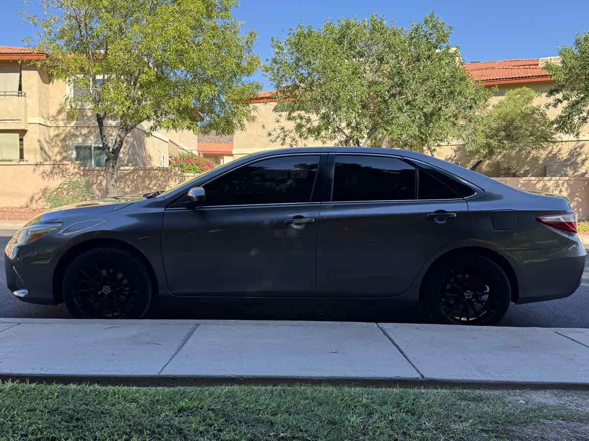2015 Toyota Camry LE photo 5