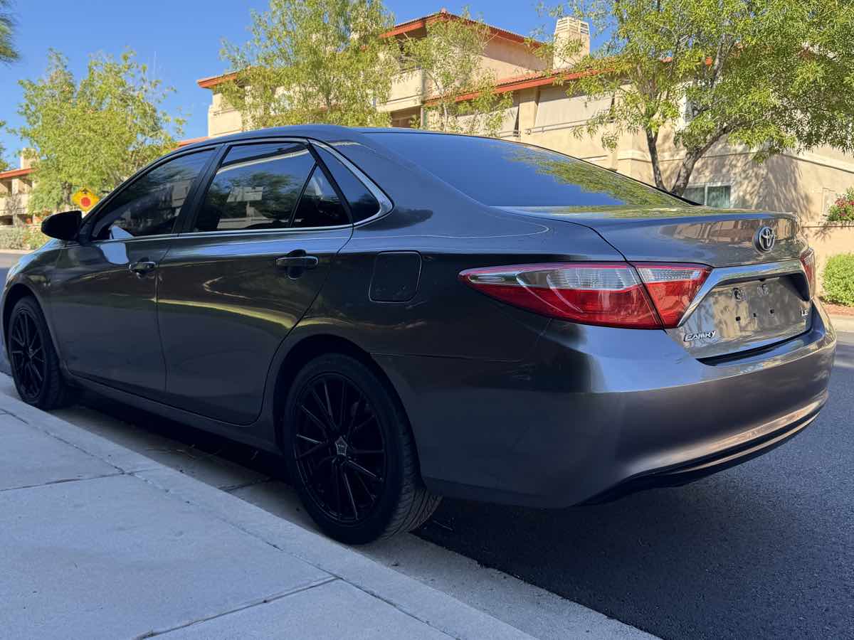 2015 Toyota Camry LE photo 6