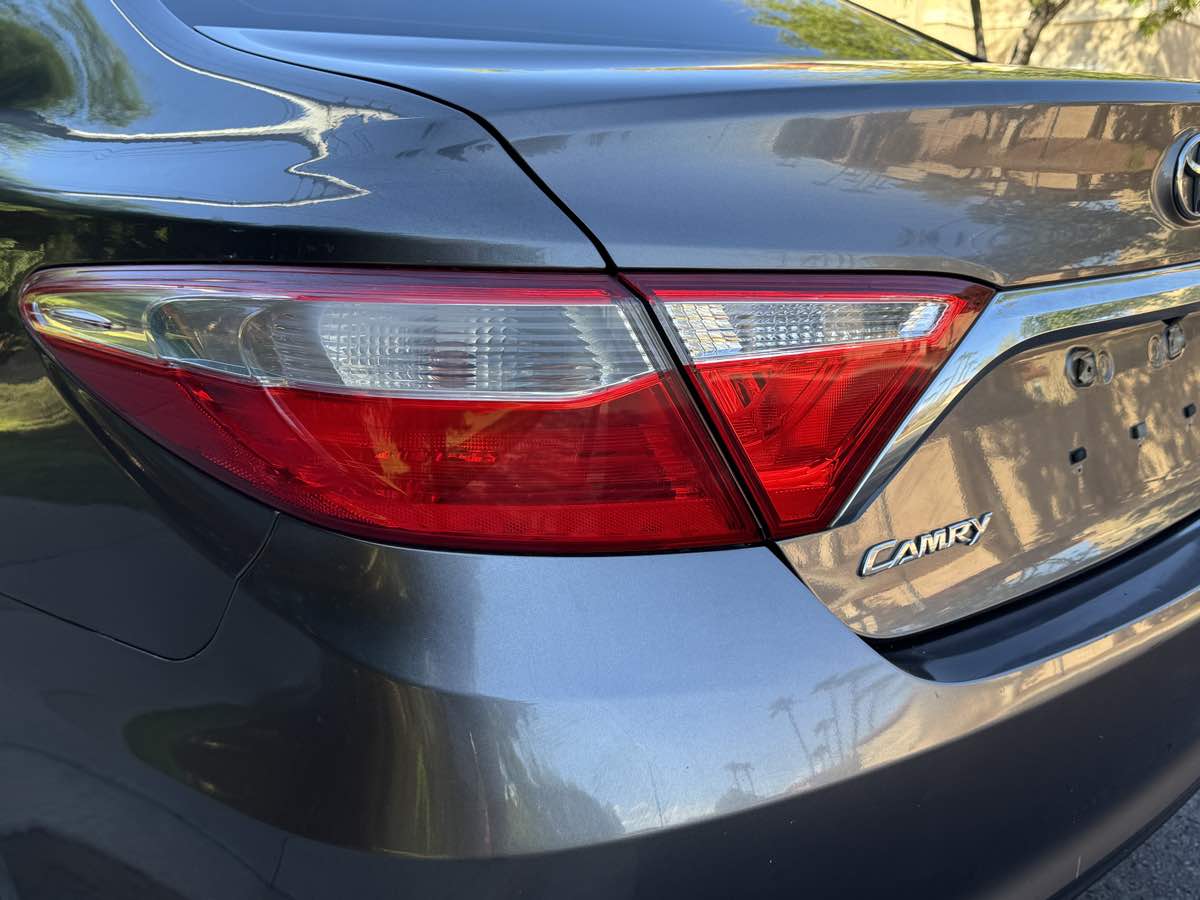 2015 Toyota Camry LE photo 7