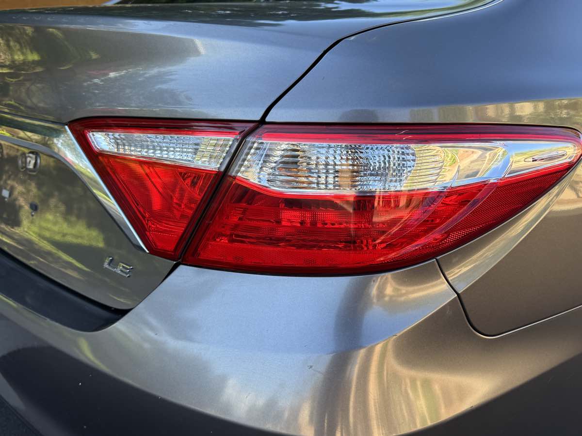 2015 Toyota Camry LE photo 8