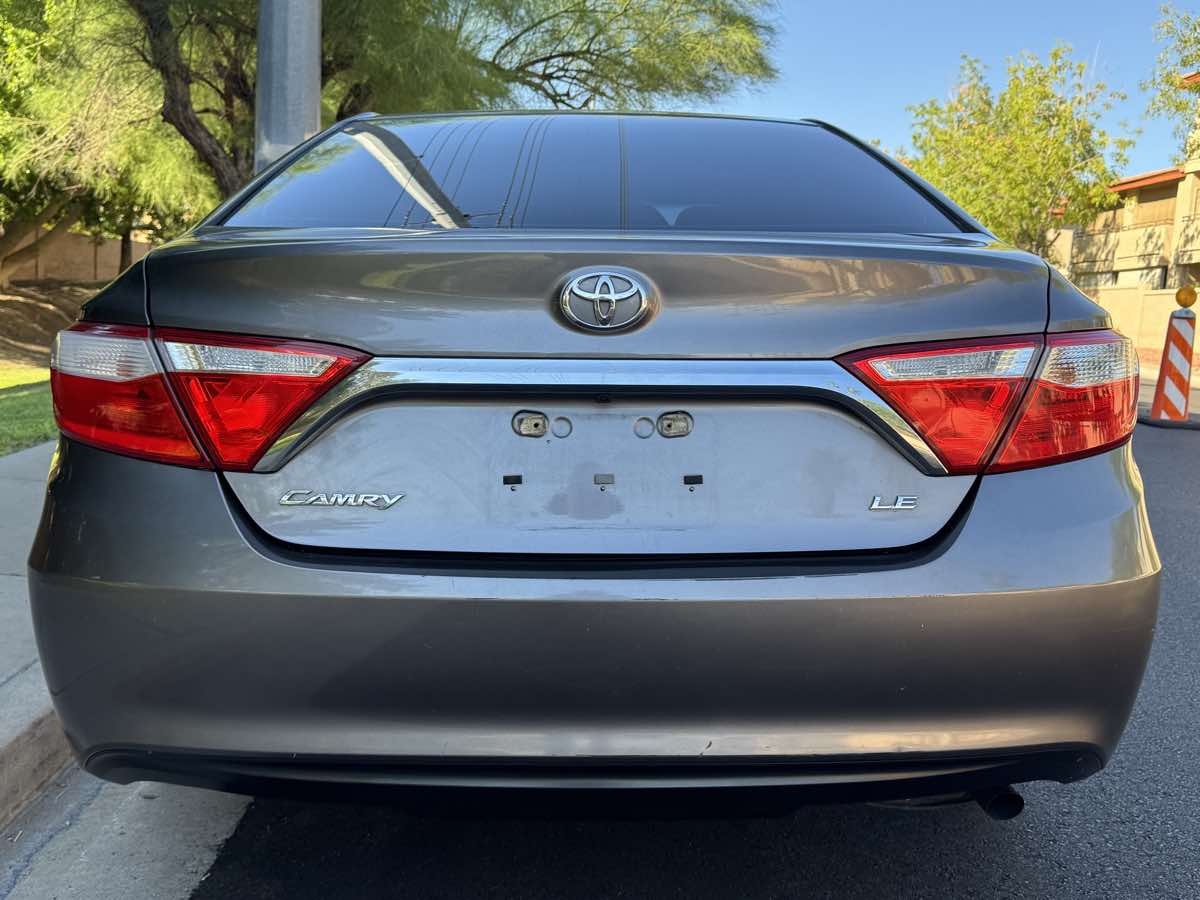2015 Toyota Camry LE photo 10