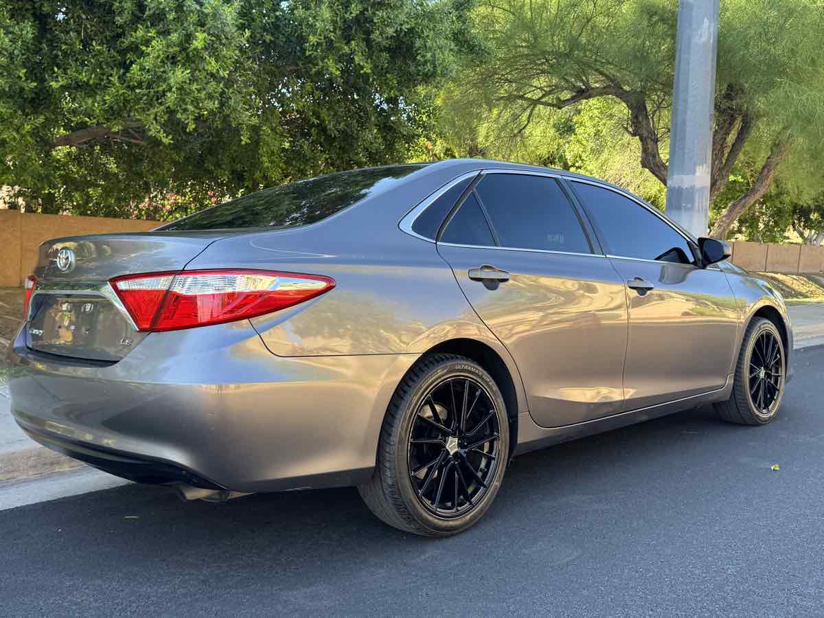 2015 Toyota Camry LE photo 11