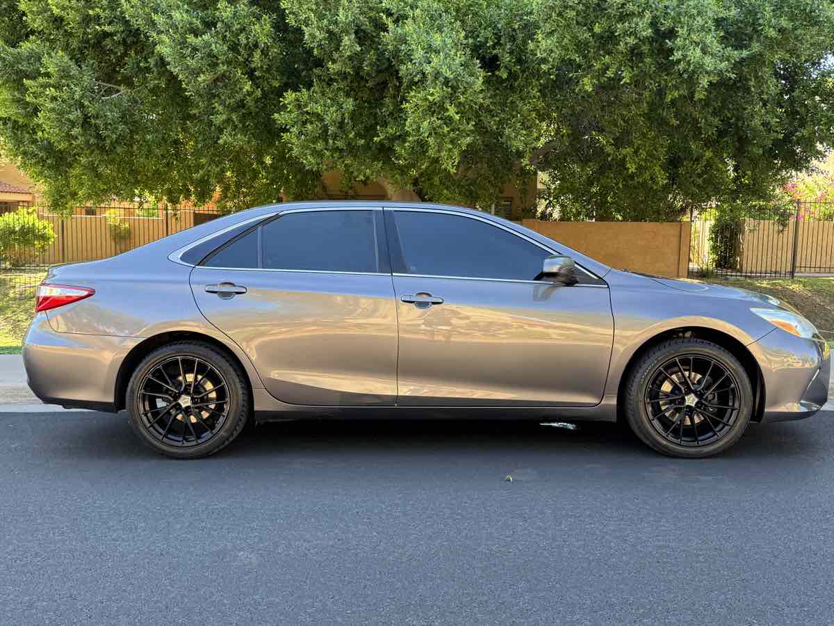 2015 Toyota Camry LE photo 12