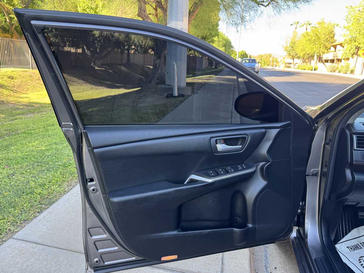 2015 Toyota Camry LE photo 13
