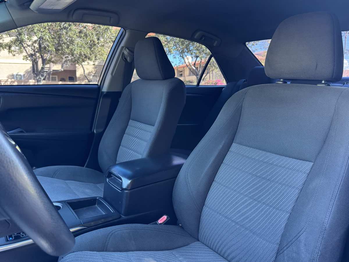 2015 Toyota Camry LE photo 14