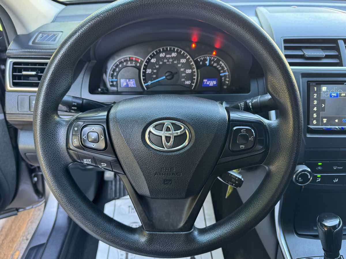 2015 Toyota Camry LE photo 16
