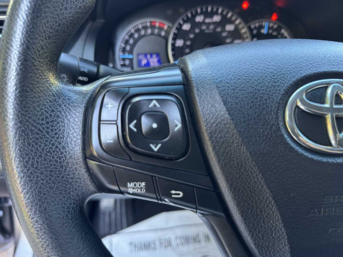 2015 Toyota Camry LE photo 17