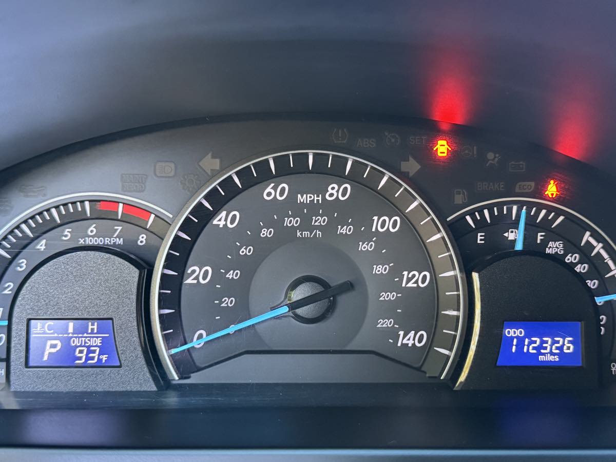 2015 Toyota Camry LE photo 19
