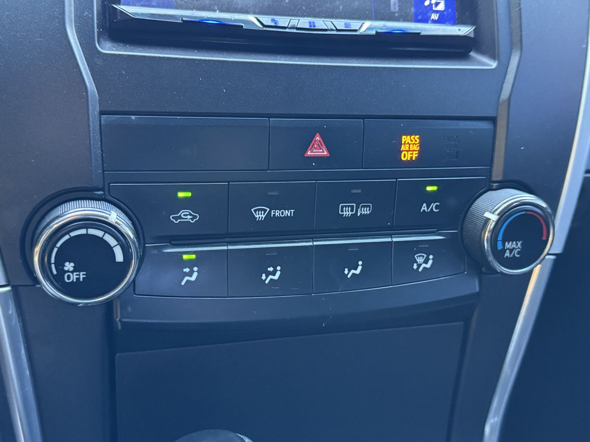 2015 Toyota Camry LE photo 23