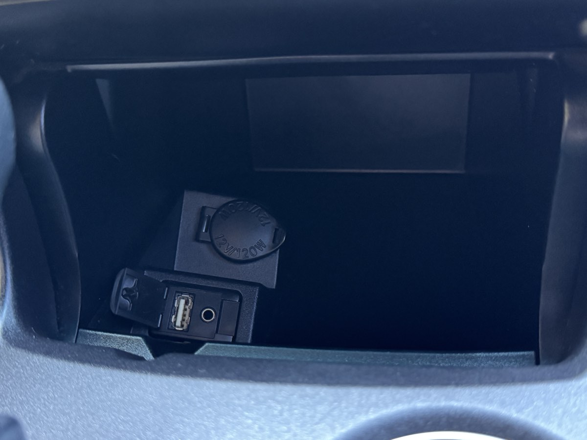 2015 Toyota Camry LE photo 24