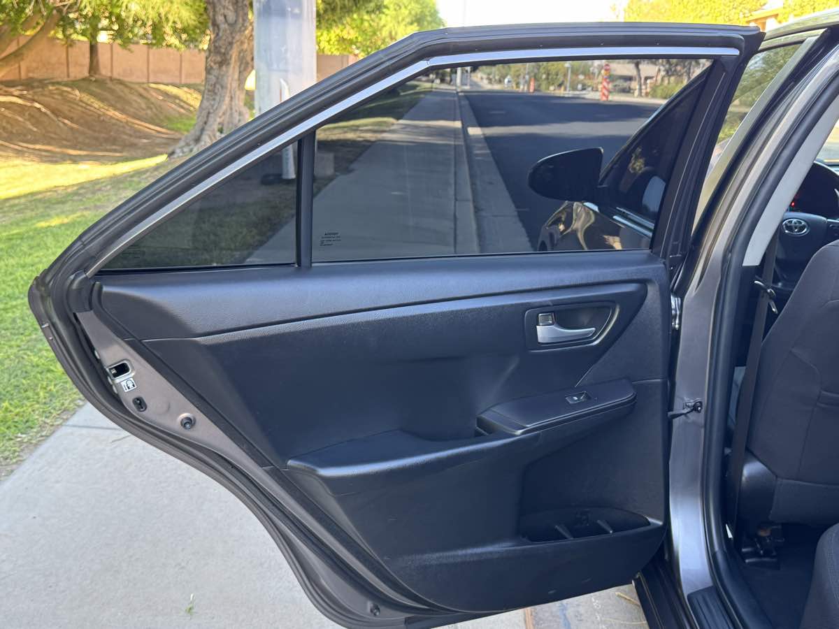 2015 Toyota Camry LE photo 26