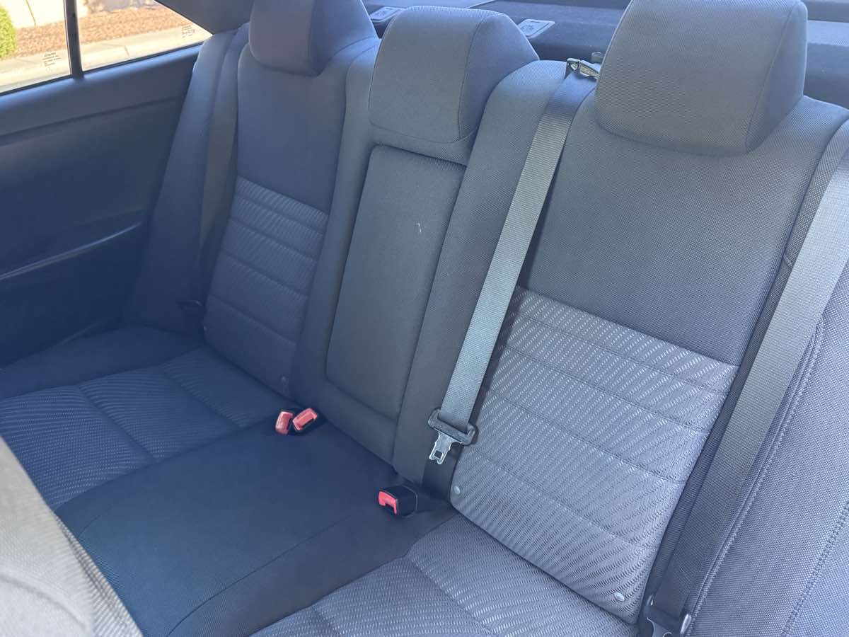 2015 Toyota Camry LE photo 28