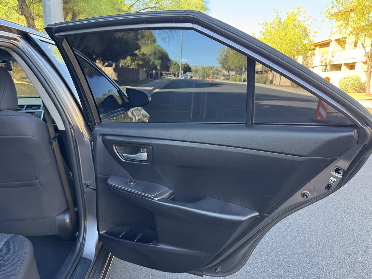 2015 Toyota Camry LE photo 29