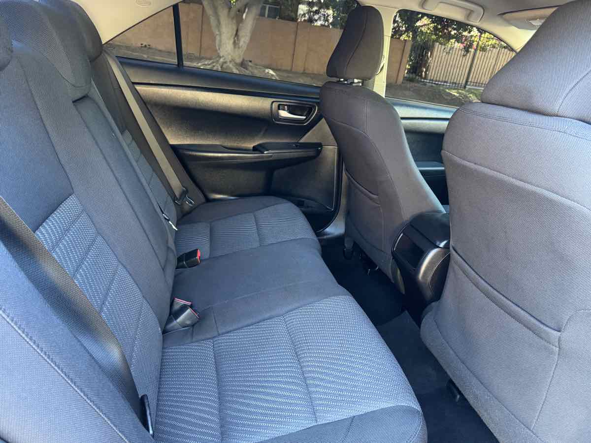 2015 Toyota Camry LE photo 30