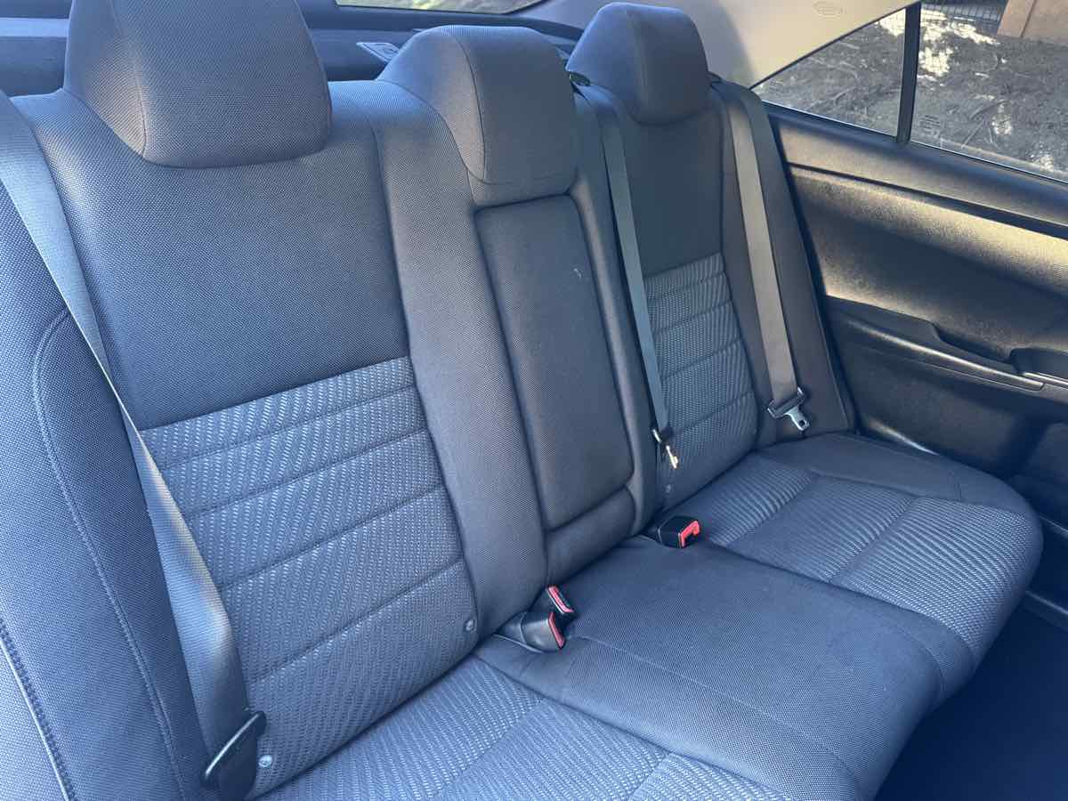 2015 Toyota Camry LE photo 31