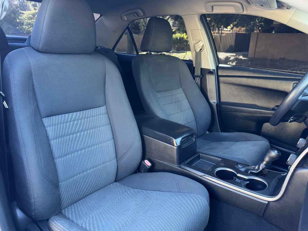 2015 Toyota Camry LE photo 33