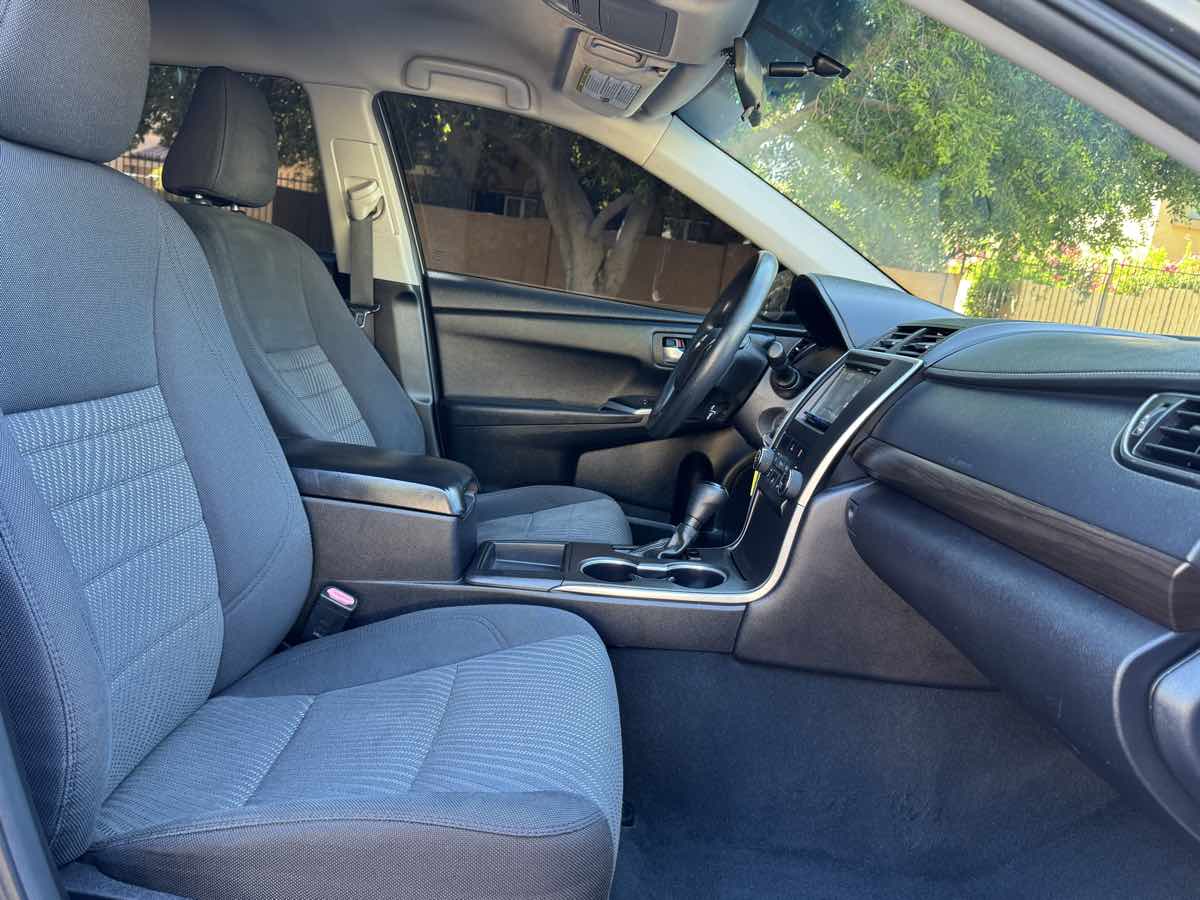 2015 Toyota Camry LE photo 34