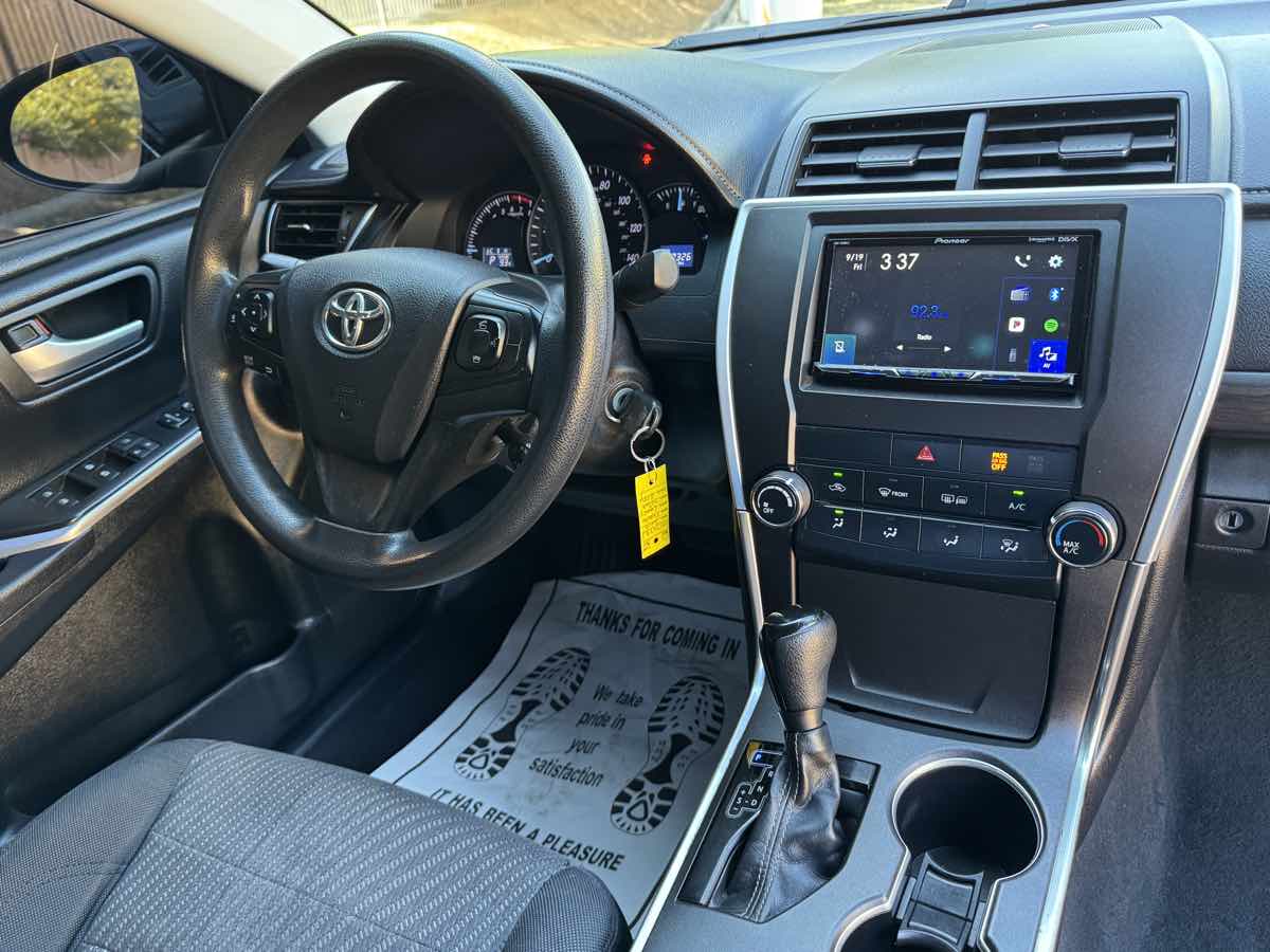 2015 Toyota Camry LE photo 35
