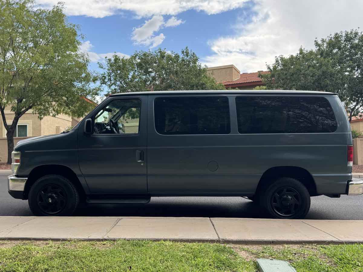 2012 Ford E-350 photo 3