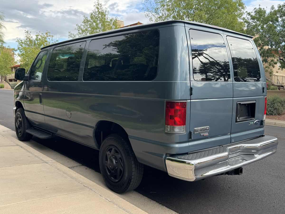 2012 Ford E-350 photo 4