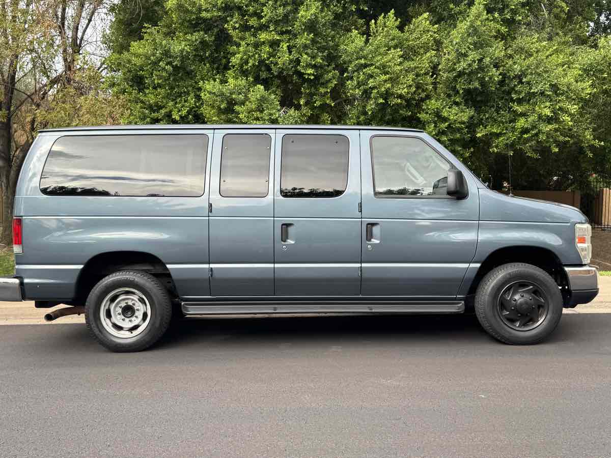 2012 Ford E-350 photo 10