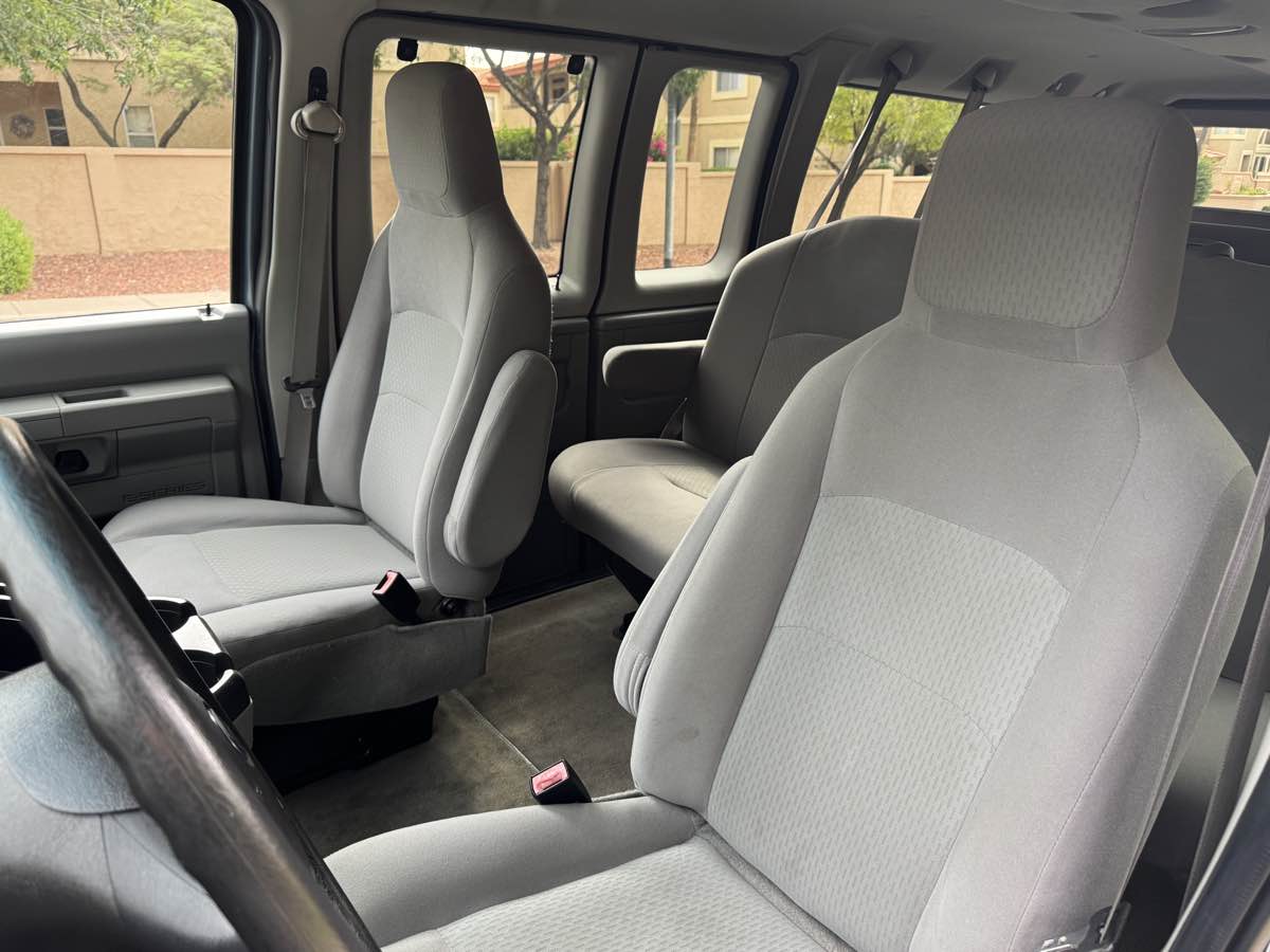 2012 Ford E-350 photo 12