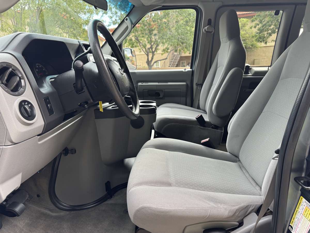 2012 Ford E-350 photo 13