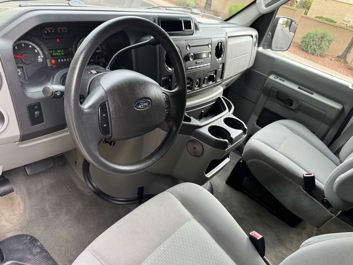2012 Ford E-350 photo 14