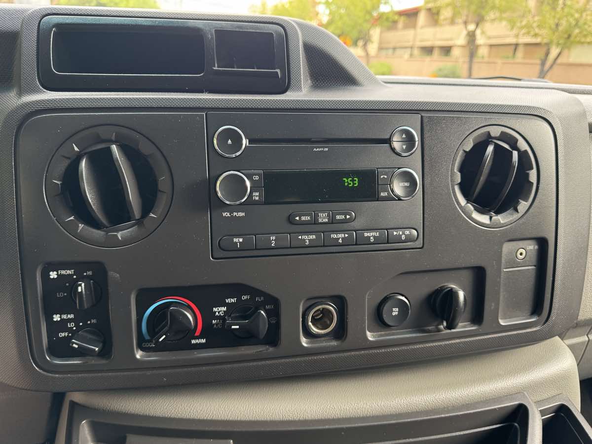 2012 Ford E-350 photo 17
