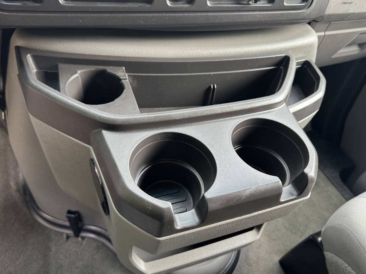 2012 Ford E-350 photo 18