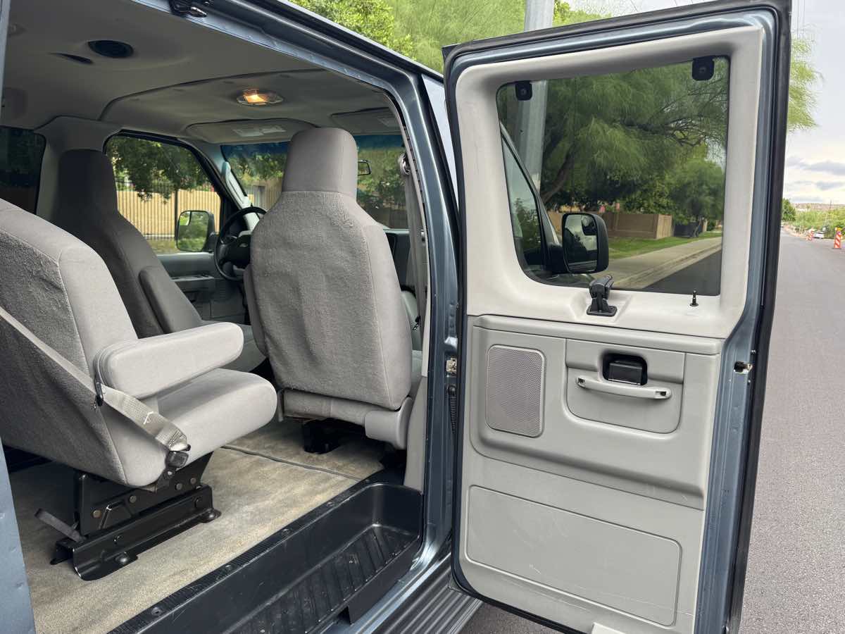 2012 Ford E-350 photo 23