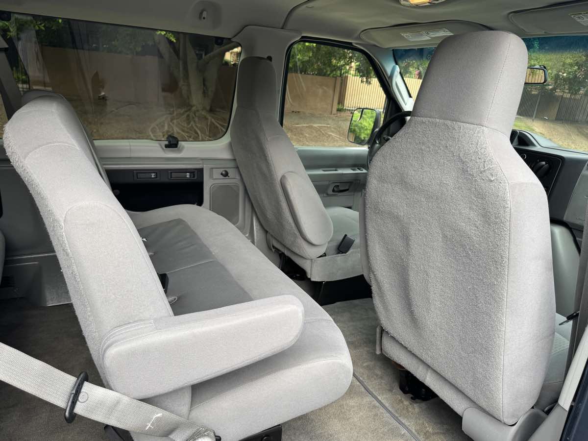 2012 Ford E-350 photo 24