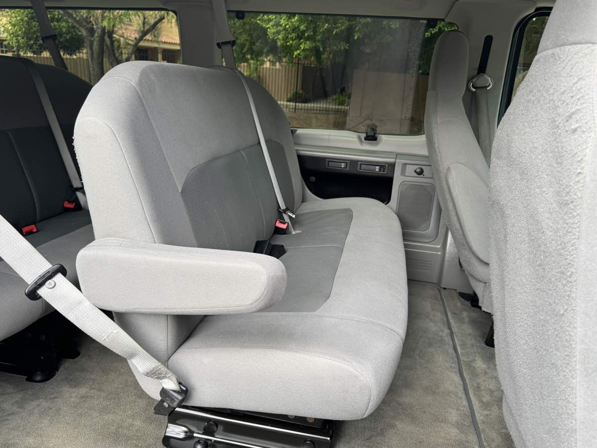 2012 Ford E-350 photo 25