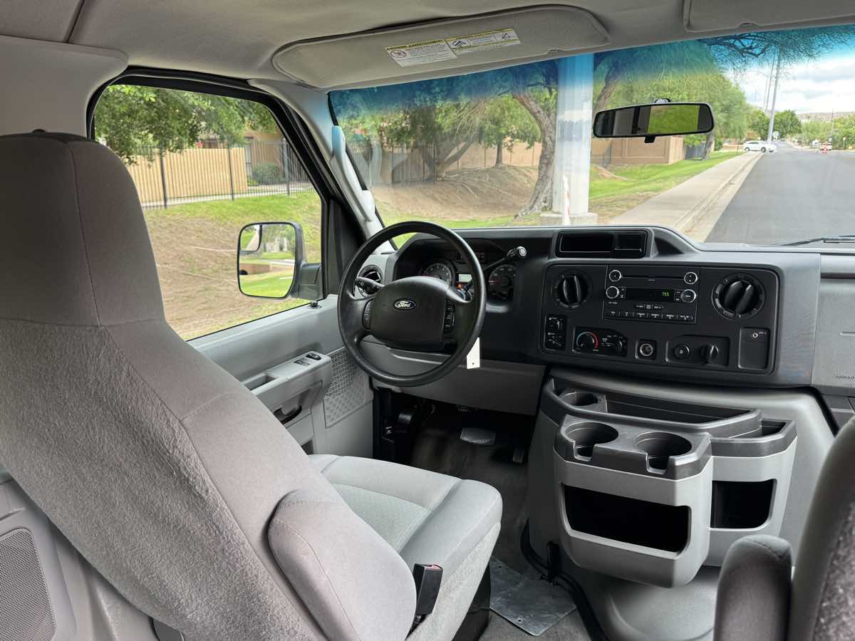 2012 Ford E-350 photo 28