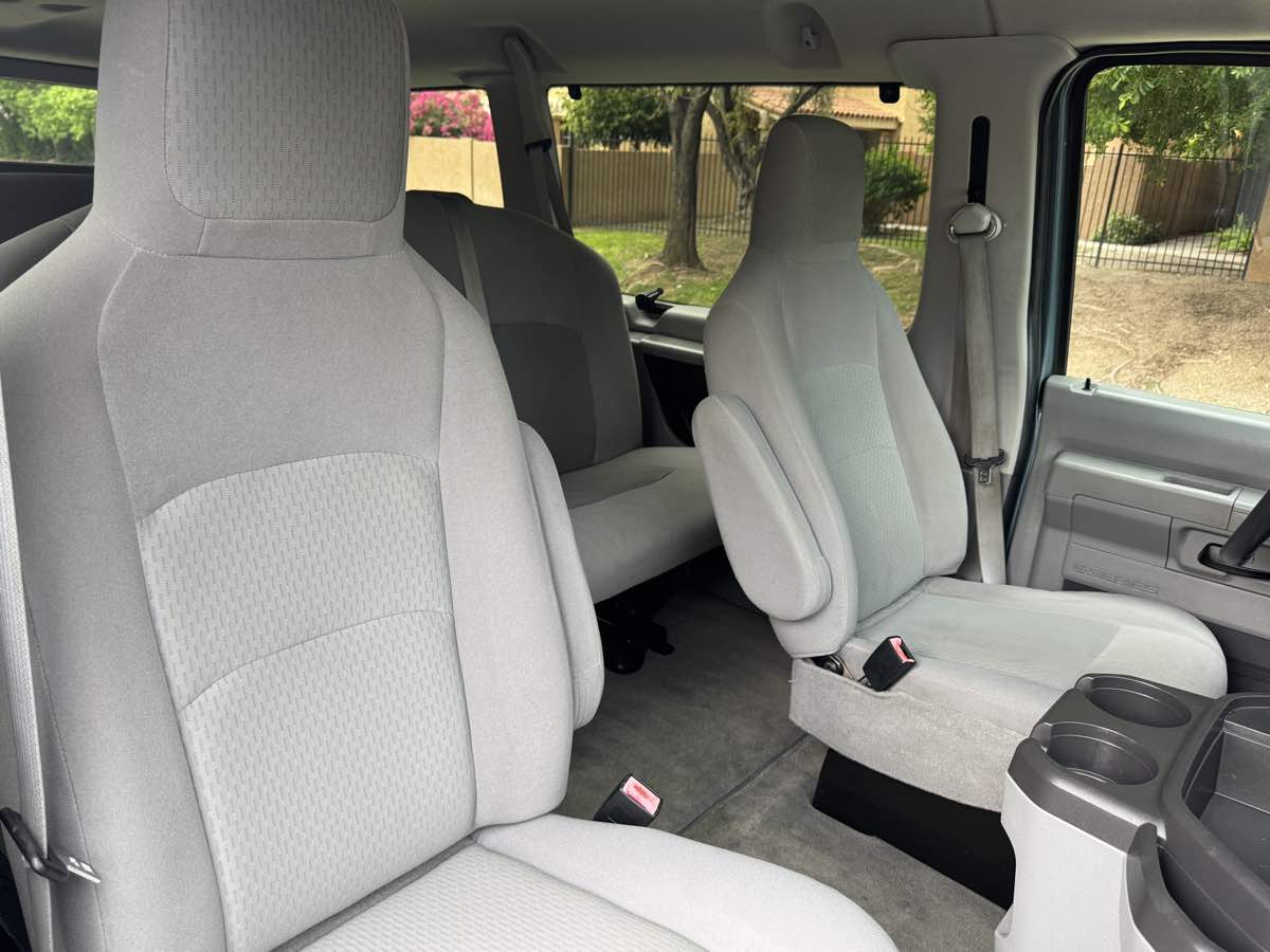 2012 Ford E-350 photo 30