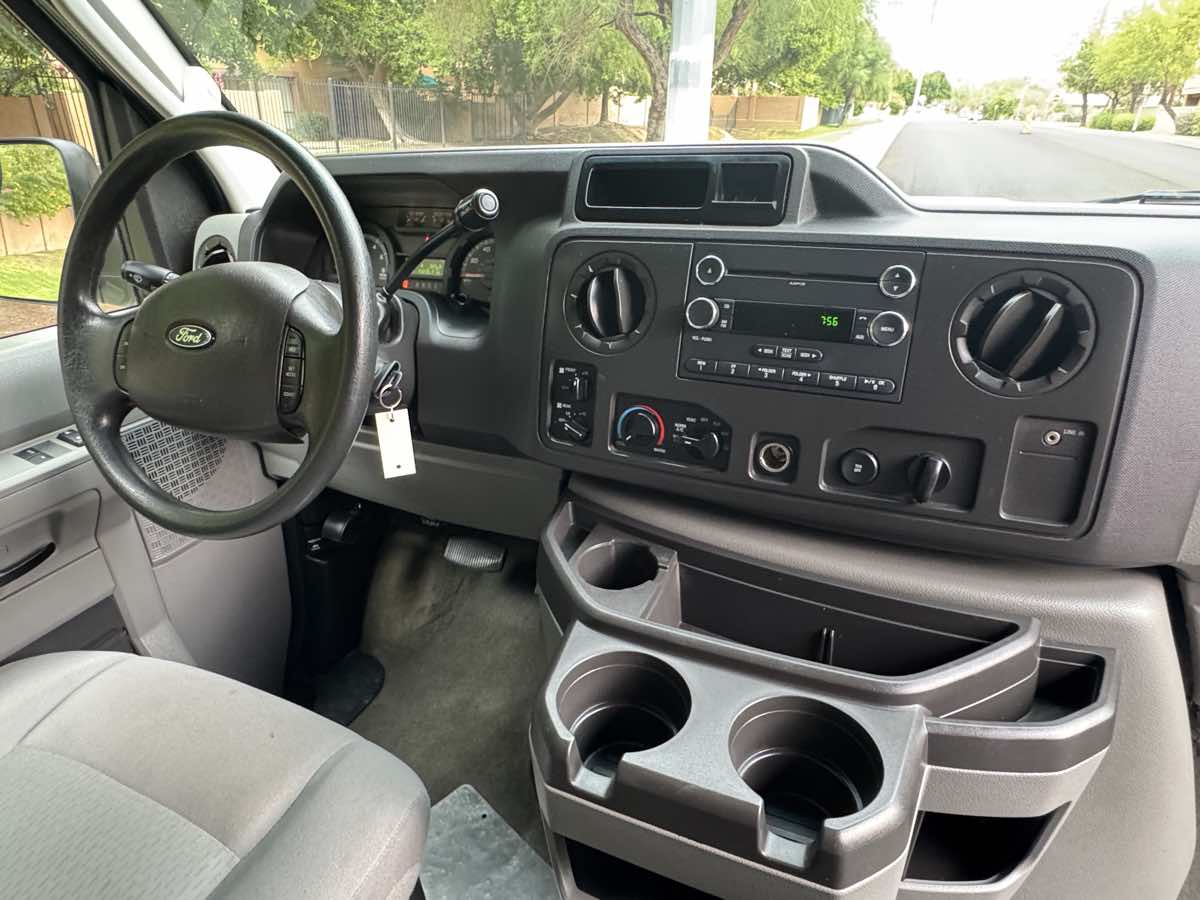 2012 Ford E-350 photo 33