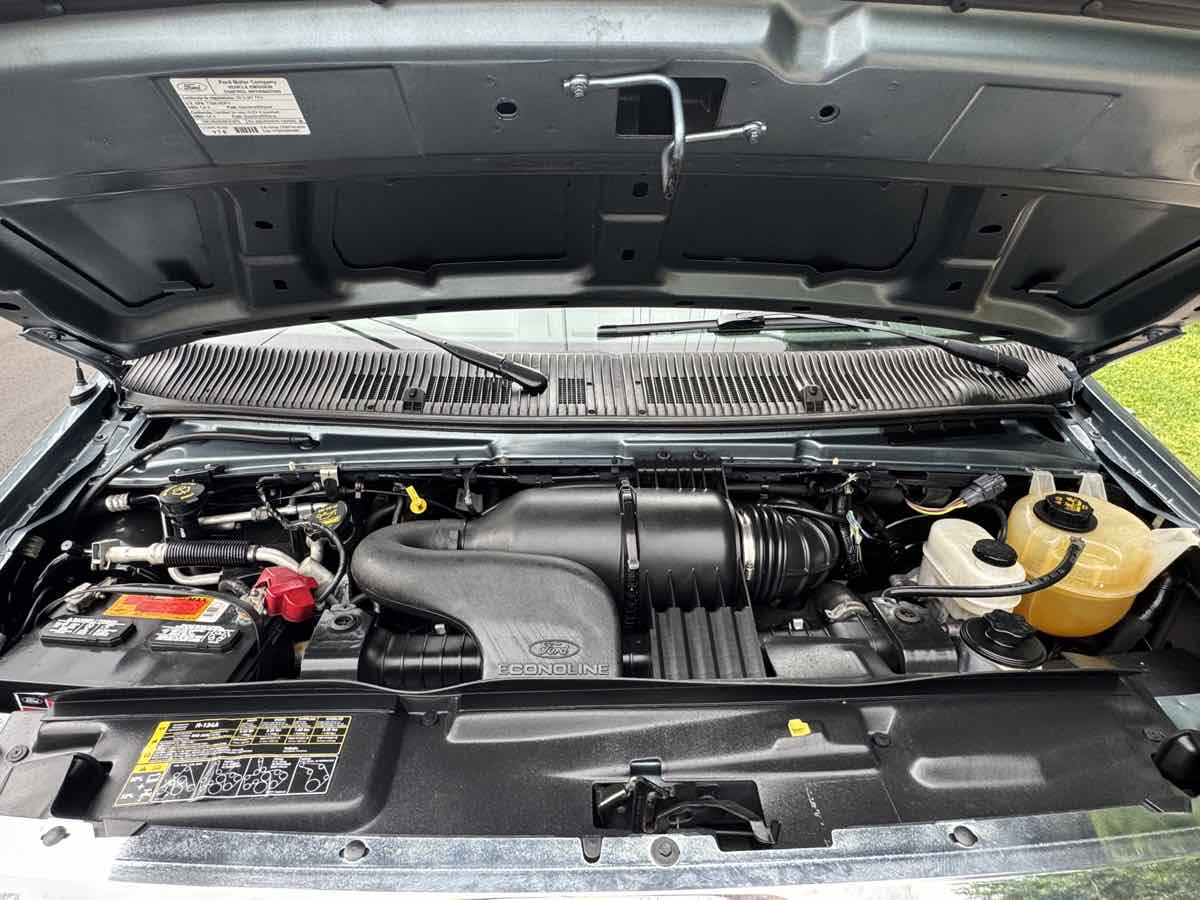 2012 Ford E-350 photo 34