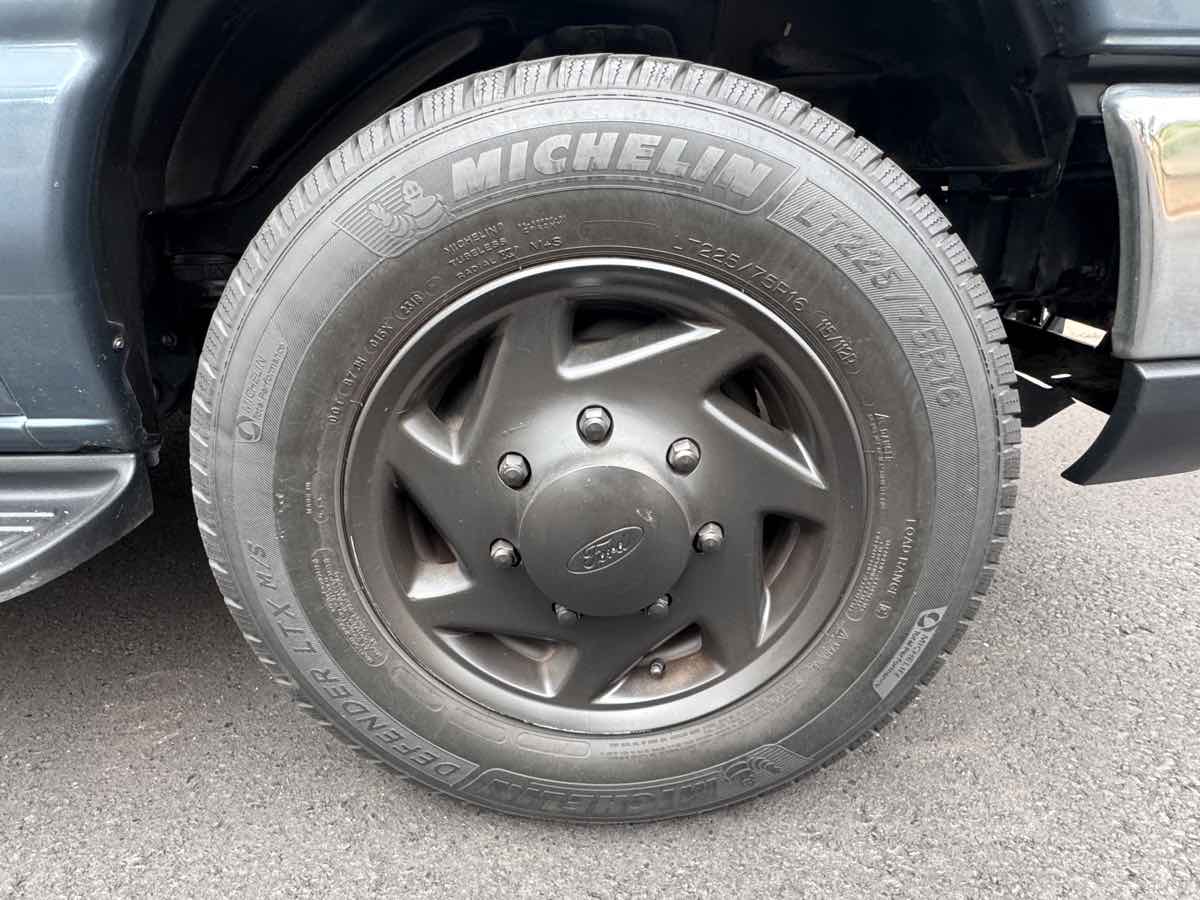 2012 Ford E-350 photo 37