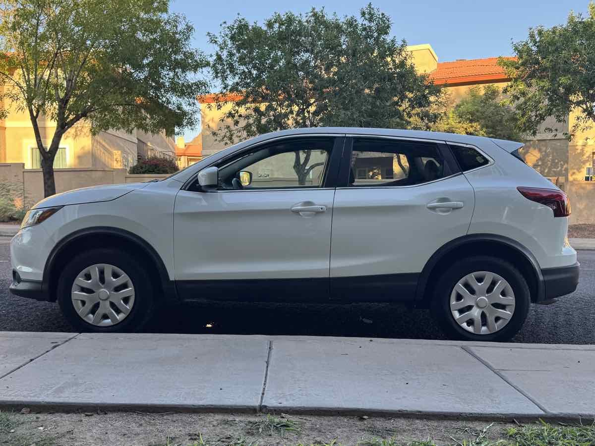 2018 Nissan Rogue Sport S photo 3