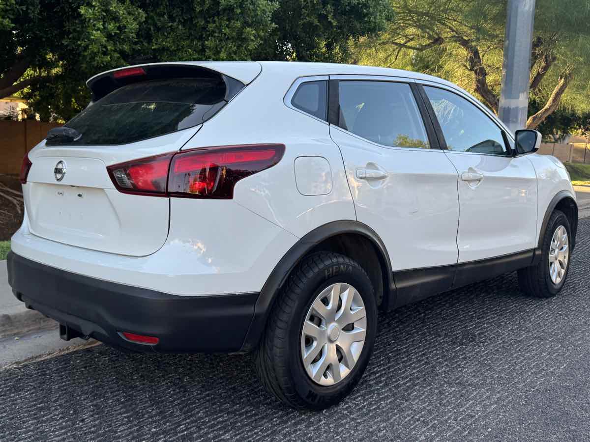 2018 Nissan Rogue Sport S photo 9
