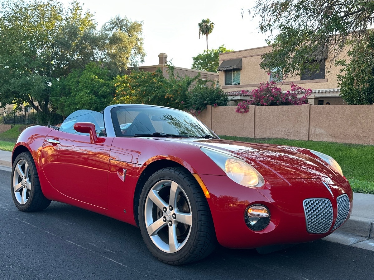 2007 Pontiac Solstice photo 2