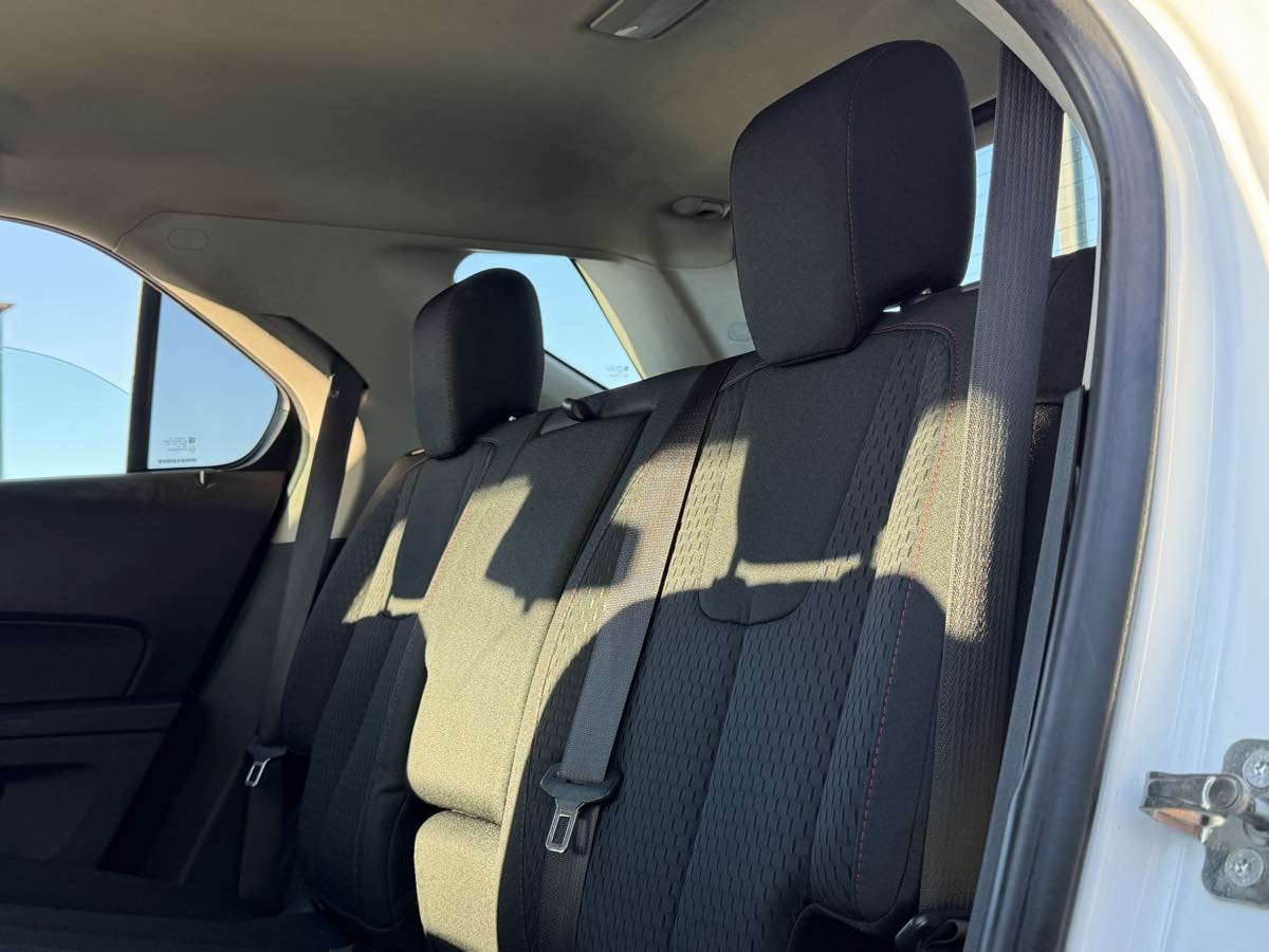 2015 Chevrolet Equinox LS - Photo 11