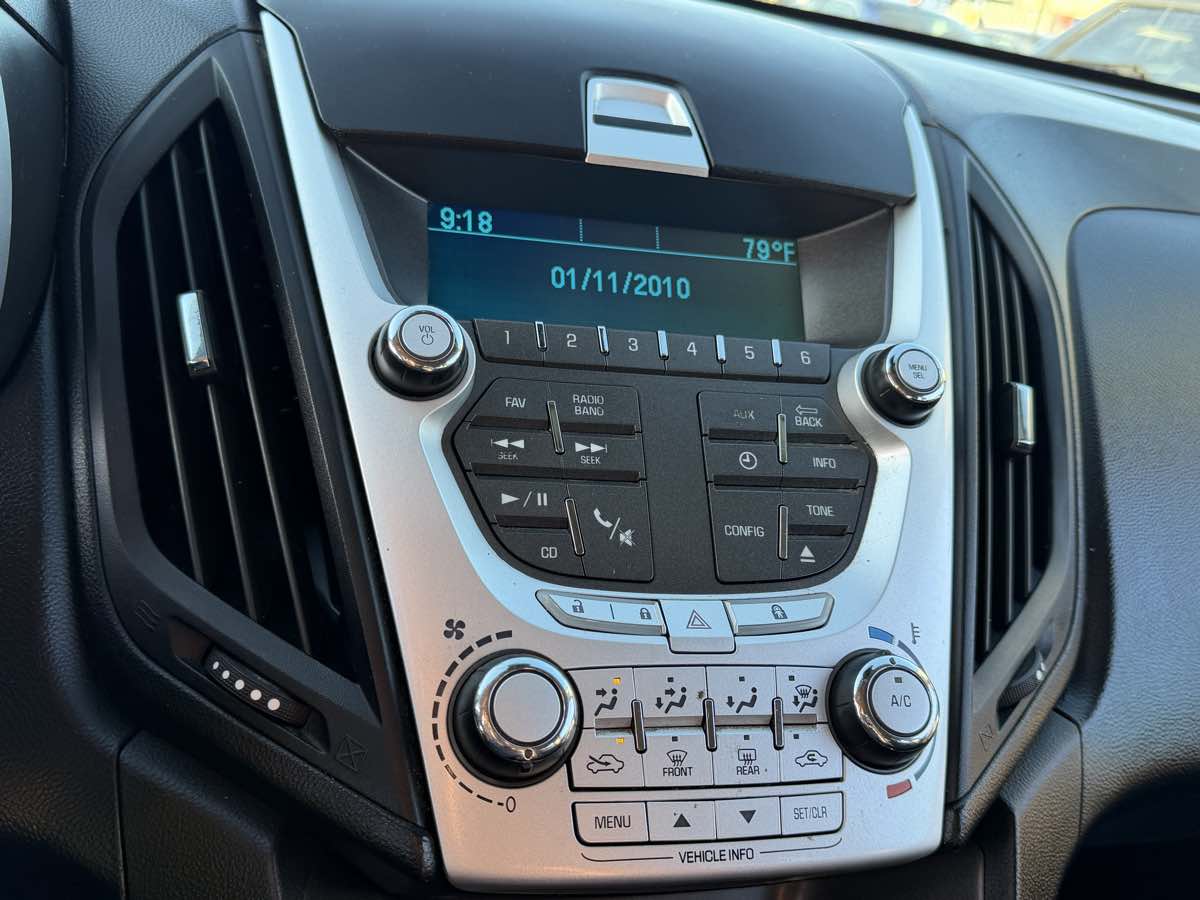 2015 Chevrolet Equinox LS - Photo 17