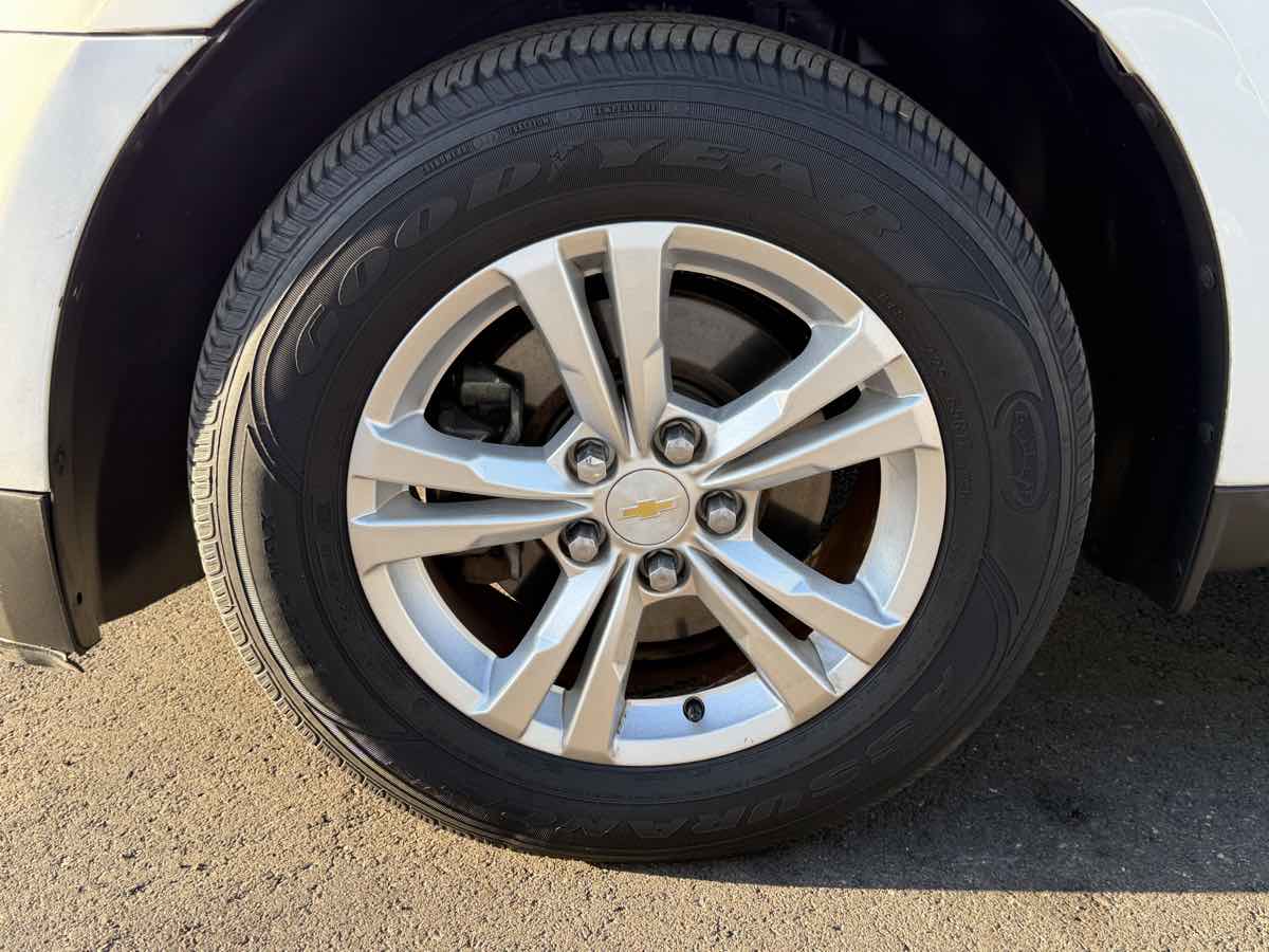 2015 Chevrolet Equinox LS - Photo 24