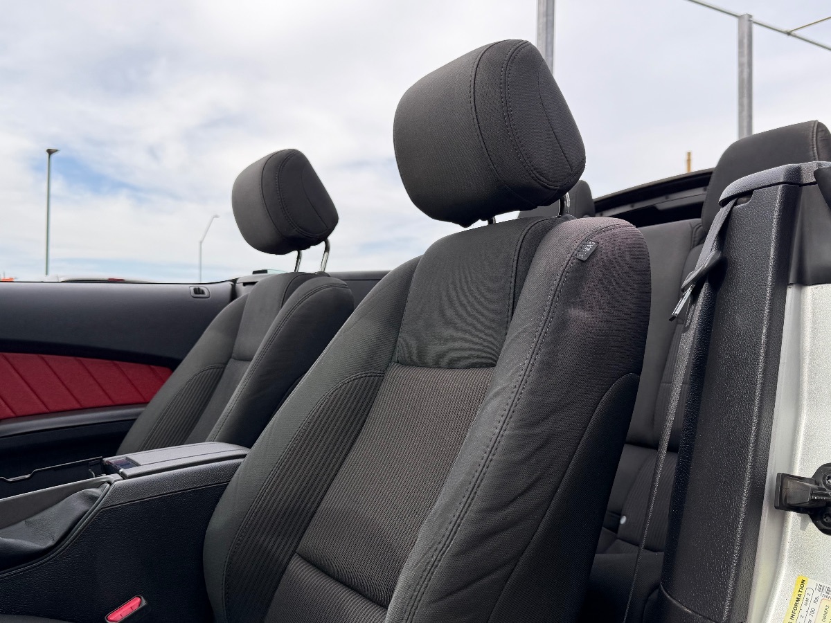 2014 Ford Mustang V6 - Photo 9