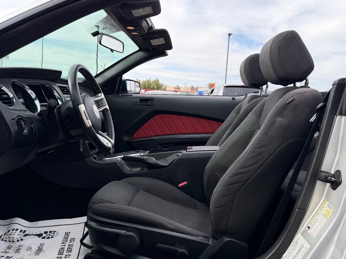 2014 Ford Mustang V6 - Photo 10